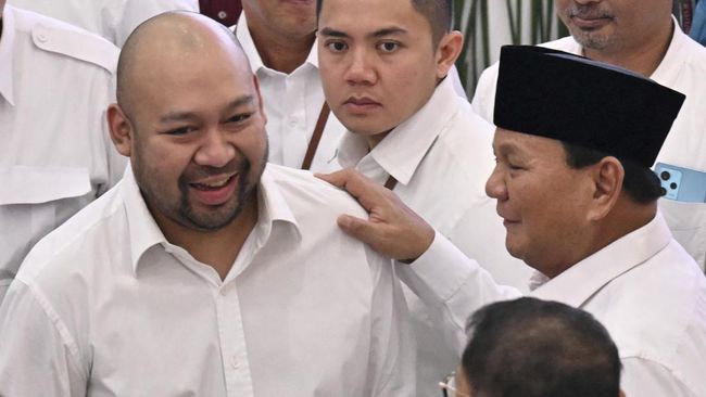 Prabowo Didampingi Didit Saat Berangkat ke Pelantikan Presiden