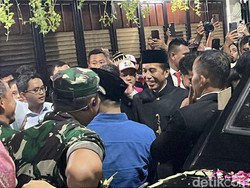 Jokowi Diundang Rapat RT hingga Arisan Bapak-bapak di Sumber Solo