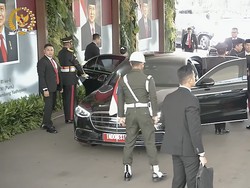 Jokowi dan Maruf Amin Tiba di Gedung MPR, Disambut Prabowo
