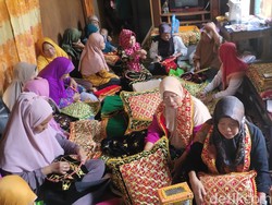 Selain Songket, Palembang Miliki Kain Angkinan dengan Sulam Benang Emas