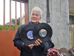 Cerita Sela Bahagia di Usia Senja dengan Nostalgia Lagu Lawas