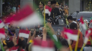  Jokowi Kembali ke Solo, Disambut Riuh Warga