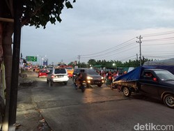 Ramai Penyambutan Jokowi, Sejumlah Jalan di Solo-Colomadu Macet