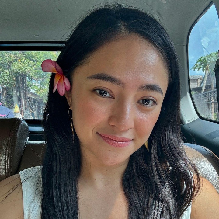 <p>Tak hanya memiliki tubuh langsing, wajah Marshanda pun terlihat semakin glowing sejak berat badannya turun. "Marshanda bner2 aura nya bersinar lagi, dia awet muda bgt dan cntik natural," tulis akun @zo** di Instagram. "Looking good, langsing dan cantik ! Sehat dan bahagia selalu yaaaa," ujar @si***. (Foto: Instagram @marshanda99)</p>