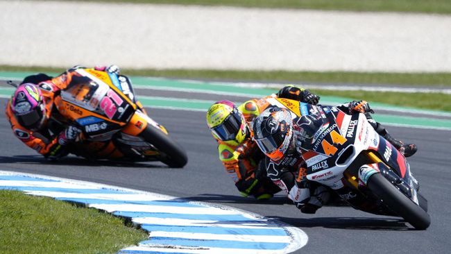 Hasil Moto2 Barcelona: Canet Menang, Mario Aji Tutup Musim Finis 17