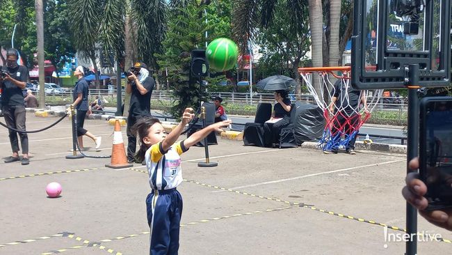 7 Momen Lomba Basket Individu Olimpiade Balita, Peserta Antusias Walau Panas-panasan