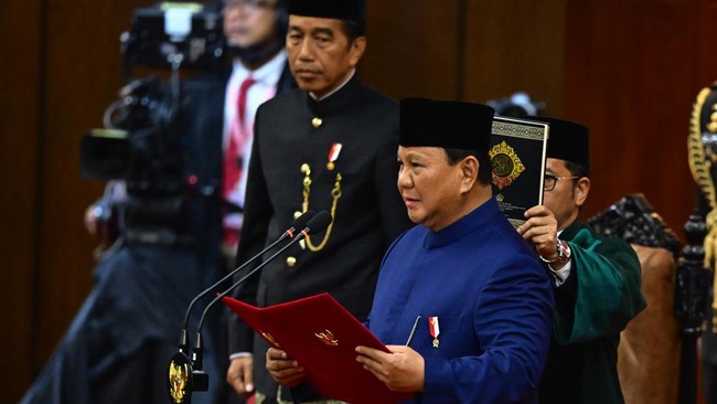 Dilantik 20 Oktober 2024, Prabowo Subianto telah mengeluarkan beragam 'gebrakan' kebijakan. Simak selengkapnya.