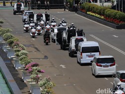 Iring-iringan Mobil Presiden Prabowo Subianto Curi Perhatian: Serba Putih