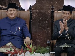 Usai Ucapkan Sumpah, Presiden Prabowo Bertukar Tempat Duduk dengan Jokowi