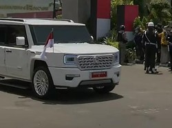 Presiden Prabowo Tinggalkan MPR dengan Mobil Maung Garuda Indonesia 1