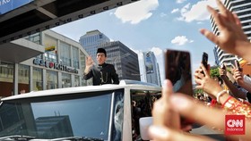 Prabowo Antar Jokowi ke Halim, Naik Mobil MV3 Garuda