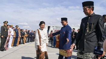  Mengantar Jokowi dan Iriana Bertolak ke Solo