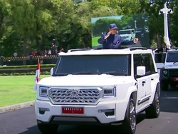 Prabowo Pamer Joget dari Mobil Saat Tiba di Istana
