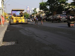 Penjelasan Pemkot Surabaya soal Proyek Jalan yang Debunya Ganggu Pengendara