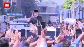 VIDEO: Momen Perpisahan Jokowi Sapa Warga Sebelum Pulang ke Solo