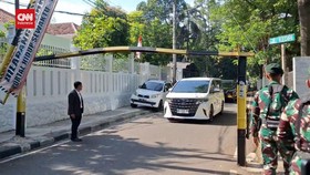 VIDEO: Gibran Rakabuming Raka Berangkat ke Gedung MPR RI