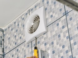 Perlukah Pasang Exhaust Fan di Kamar Mandi? Ini Manfaatnya