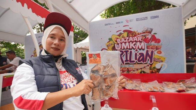 UMKM ikan asap dari Kabupaten Bulukumba Sulawesi Selatan, Ebi Sulastri sukses membawa produk ikan asap tradisionalnya dikenal hingga ke mancanegara.