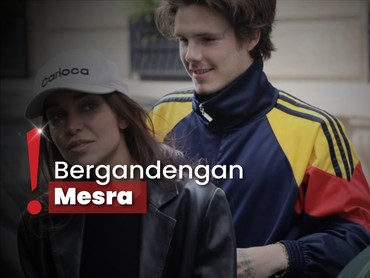 img-title Cruz Beckham Pacari Perempuan Lebih Tua, Victoria Beckham Beri Gaun