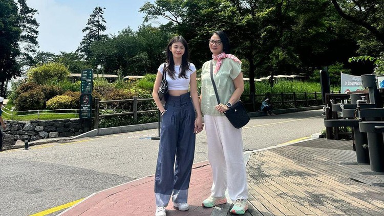 Dian Nitami dan Sasi Asmara