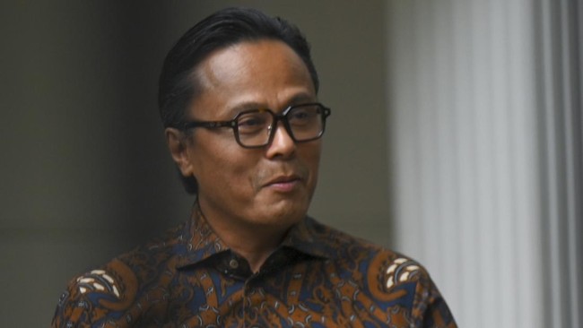 Dony Oskaria menyebut kalangan profesional bakal mengisi jabatan manajemen hingga penasihat Danantara karena ingin mengabdi kepada negara.