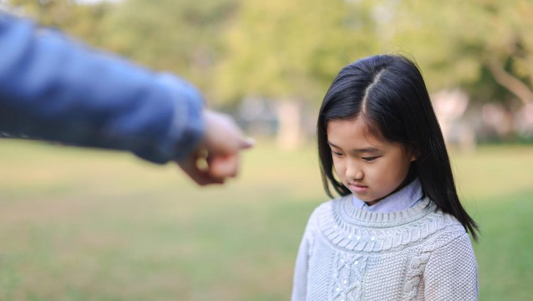 Gaslighting orang tua ke anak