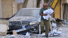 FOTO: Israel Bombardir Lembaga Keuangan Hizbullah di Beirut