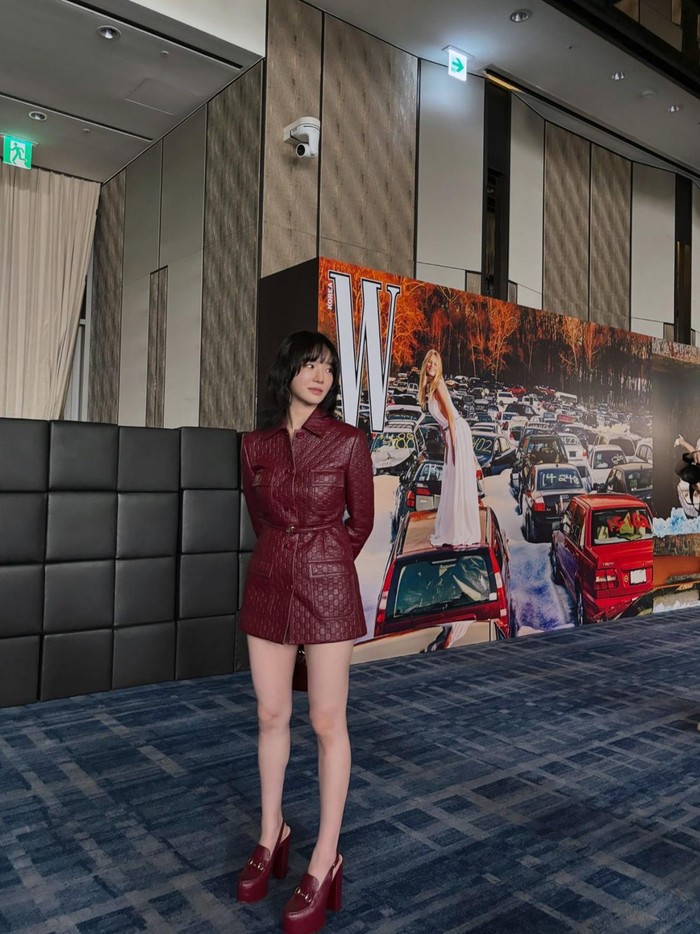 Kenakan koleksi Gucci, Park Gyu Young tampil elegan dan berkelas dalam balutan busana serba burgundy. Global Brand Ambassdor rumah mode mewah asal Italia tersebut ikut membintangi serial Netflix ‘Squid Game: Season 2’. / Foto: instagram.com/lavieenbluu