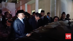 Momen Haru Menlu Sugiono Pisah Sambut dengan Retno Marsudi