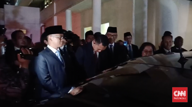 Menteri Luar Negeri Indonesia Sugiono pisah sambut dengan Menlu sebelumnya Retno Marsudi di Gedung Pancasila, Kementerian Luar Negeri, Jakarta, Senin (21/10).