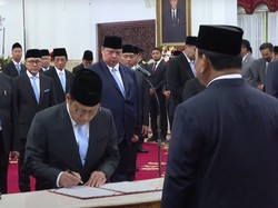 Video Momen Cak Imin Resmi Dilantik Jadi Menterinya Prabowo di Istana Negara