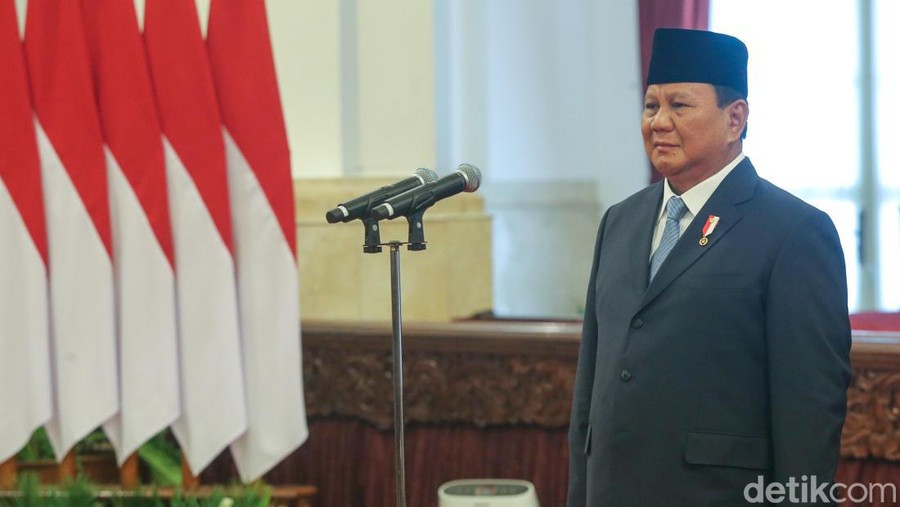 Pelantikan Menteri Kabinet Merah Putih Presiden RI Prabowo Subianto melantik Menteri Kabinet Merah Putih di Istana Negara, Jakarta, Senin (21/10/2024). Dalam pelantikan ini Prabowo membacakan sumpah yang diikuti para menteri hingga pejabat setingkat menteri.