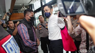 img-title Kejanggalan Identitas Hakim Pemberi Vonis Ringan Harvey Moeis, Punya 2 KTP