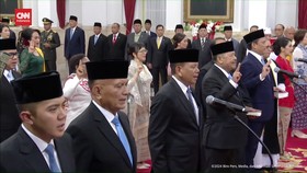 VIDEO: Momen Prabowo Lantik Seskab dan Wamen Kabinet Merah Putih