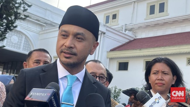 Kami Terima Masukan Wakil Menteri Budaya Giring Ganesha merespon sejumlah pihak yang menolak upaya penulisan ulang sejarah Indonesia dan ingin menghentikan proyek tersebut.