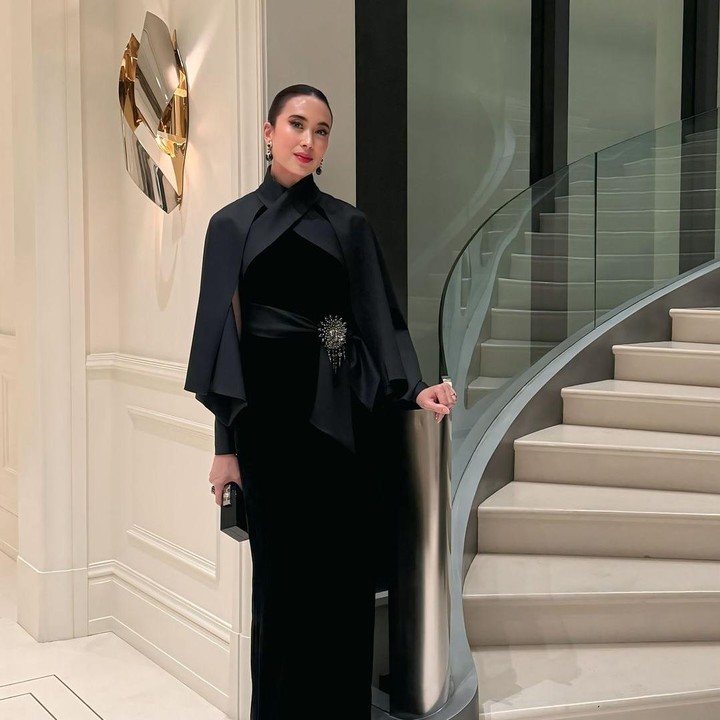 <p>Di luar dunia bisnis, Widiyanti Putri termasuk aktif di media sosial. Bunda dua anak ini kerap berpenampilan stylish, modis, dan anggun. Dalam unggahan di Instagram, Widiyanti Putri diketahui pernah hadir di beberapa acara fashion ternama dunia. (Foto: Instagram @widi.wardhana)</p>