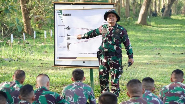 Jajaran menteri Kabinet Prabowo menjalani pembekalan selama tiga hari di Akademi Militer Lembah Tidar. Agendanya bonding kabinet hingga arahan 100 hari kerja.