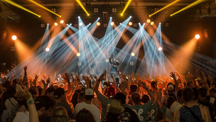 Konseran Malah Boncos, Ini 5 Alasan Harga Tiket Konser di Indonesia Lebih Mahal Dibanding Luar Negeri