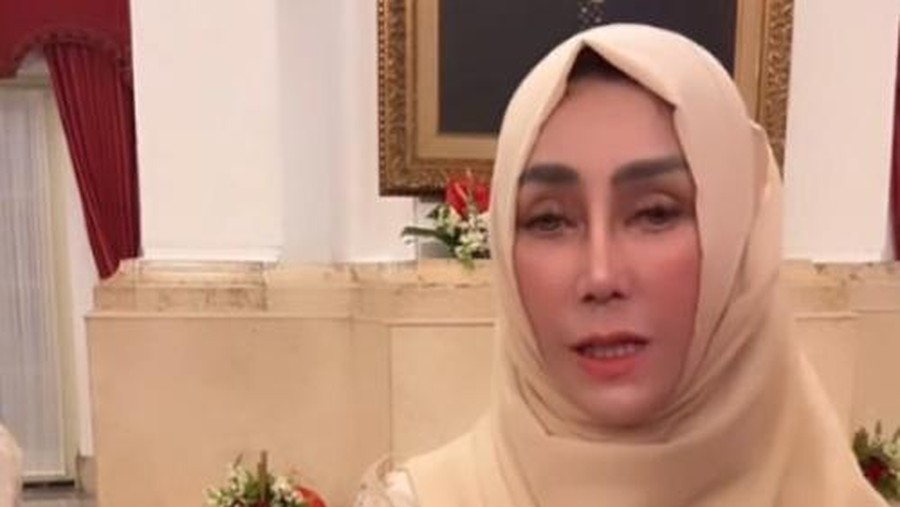 Amy Qanita dan Rieta Amilia Amy Qanita dan Rieta Amilia haidr di pelantikan Raffi Ahmad