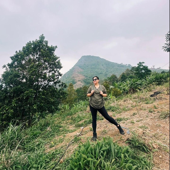 <p><em>"On set</em> film kedua dari <em>@uwaispictures</em>. Doain sehat-sehat dan lancar semua. Papa <em>@iko.uwais so proud of you</em>," tulis Audy dengan menyisipkan emotikon hati dan api. (Foto: Instagram: @audyitem)</p>