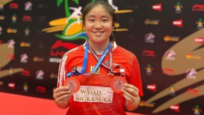 Atlet badminton Malaysia Ng Qi Xuan mencari donatur lewat Instagram untuk membiayai operasi cedera lutut parah yang dideritanya.