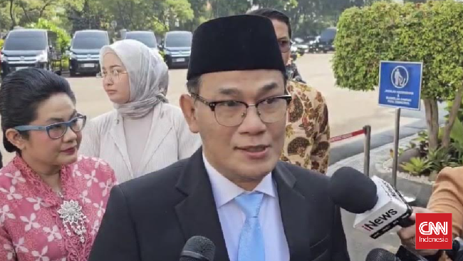 Presiden Prabowo Subianto akan melantik politikus Partai Gerindra Budiman Sudjatmiko sebagai Kepala Badan Pengentasan Kemiskinan.