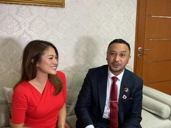 Giring Nyanyi Laskar Pelangi di Lembah Tidar