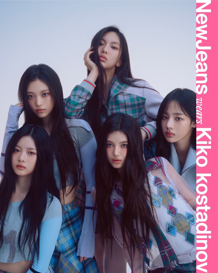 Dalam foto-foto grup yang dibagikan, kelima anggota NewJeans, grup K-Pop pertama yang debut di bawah naungan ADOR, kompak mengenakan pakaian custom rancangan desainer yang berbasis di London, Kiko Kostadinov. / Foto: instagram.com/hommegirls