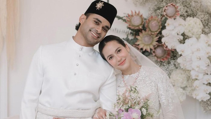 img-title Pevita Pearce Menikah dengan Pengusaha Asal Malaysia, Kenakan Baju Kurung hingga Lehenga India