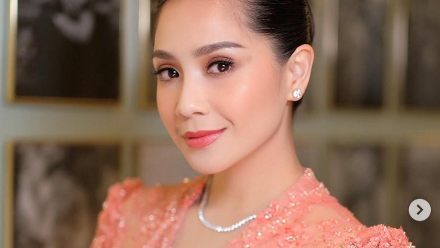 Gaya Nagita Slavina Dampingi Raffi Ahmad Dilantik Jadi Utusan Khusus Gaya Nagita Slavina Dampingi Raffi Ahmad Dilantik Jadi Utusan Khusus