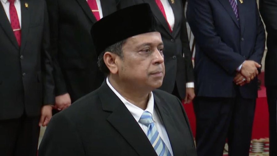 Haikal Hassan Haikal Hassan alias Babe Haikal resmi dilantik menjadi Kepala BPJPH, di Istana Negara Jakarta, Selasa (22/10/2024).