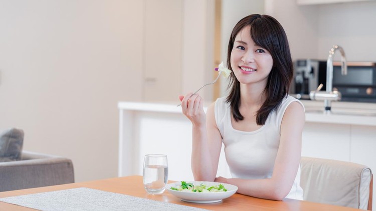 Ilustrasi makan malam saat diet Ilustrasi makan malam saat diet