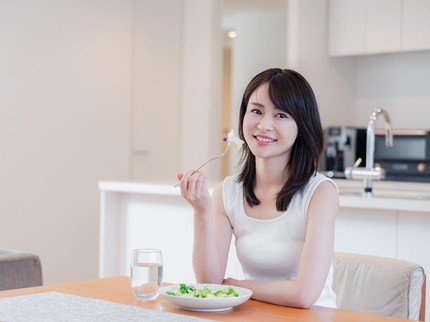 Aturan Jam Makan Malam untuk Diet yang Tepat dan Efektif
