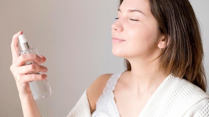 Rekomendasi 5 Setting Spray untuk Oily Skin, Bikin Makeup Kamu Long Lasting